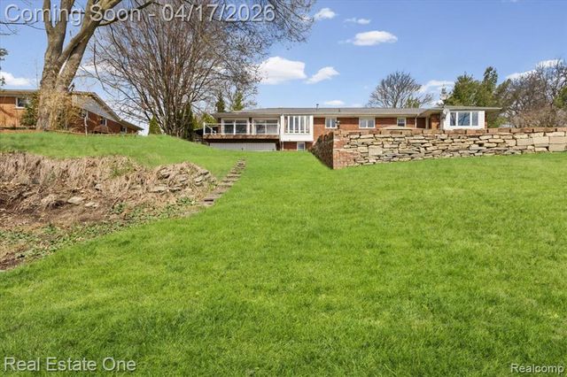 2888 Colonial Way, Bloomfield Hills, MI 48304