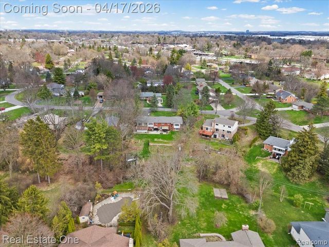 2888 Colonial Way, Bloomfield Hills, MI 48304