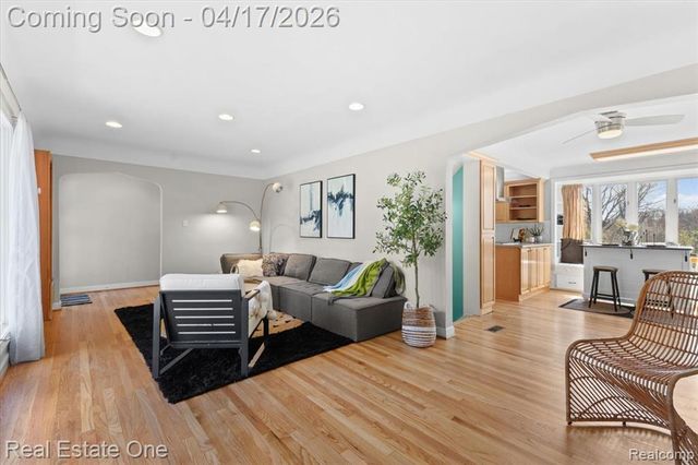 2888 Colonial Way, Bloomfield Hills, MI 48304