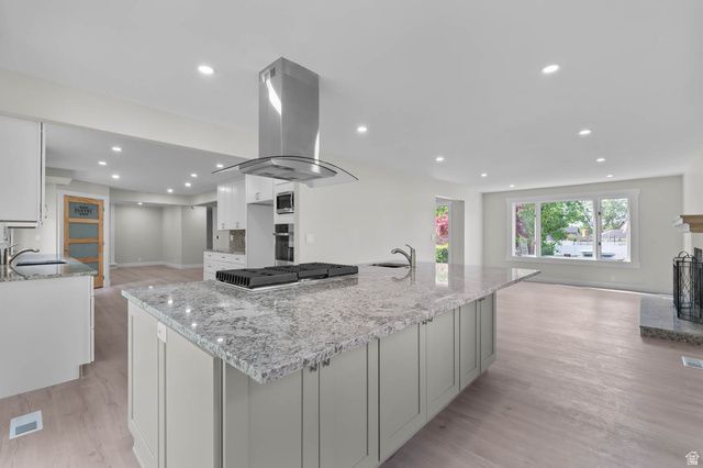 8965 S QUAIL RUN DR, Sandy, UT 84093