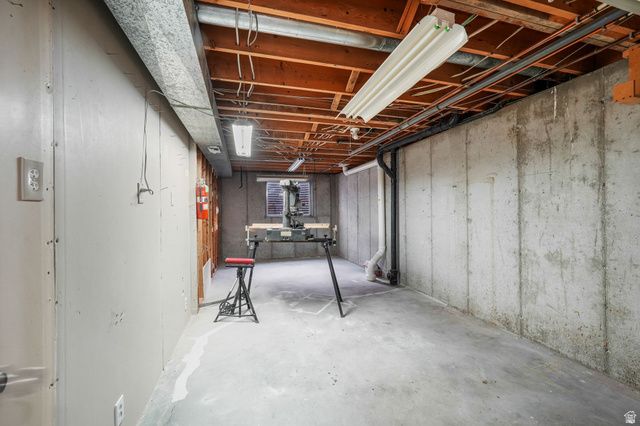 8965 S QUAIL RUN DR, Sandy, UT 84093