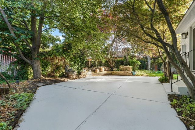 8965 S QUAIL RUN DR, Sandy, UT 84093