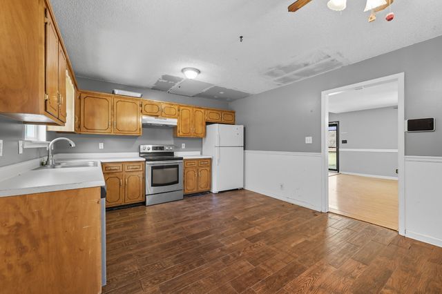 108 Oak Tree Dr, Oak Grove, KY 42262