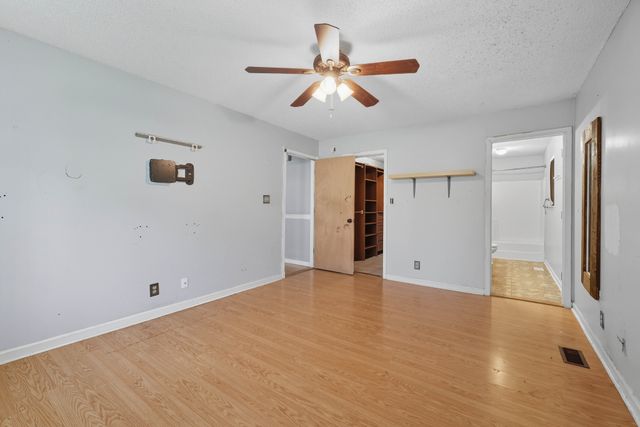 108 Oak Tree Dr, Oak Grove, KY 42262