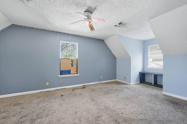 108 Oak Tree Dr, Oak Grove, KY 42262