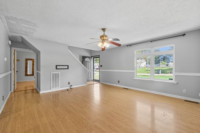 108 Oak Tree Dr, Oak Grove, KY 42262