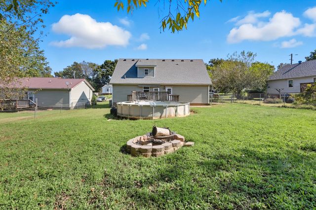 108 Oak Tree Dr, Oak Grove, KY 42262
