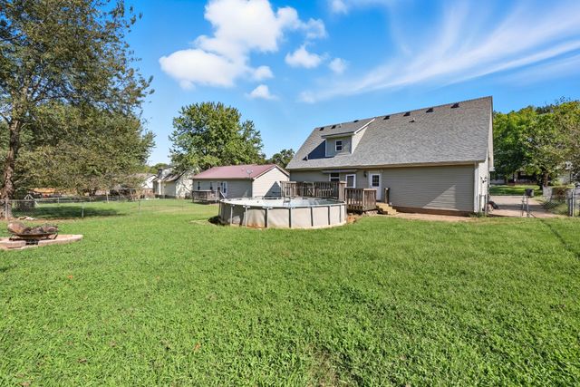 108 Oak Tree Dr, Oak Grove, KY 42262