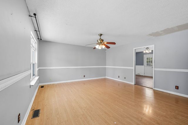 108 Oak Tree Dr, Oak Grove, KY 42262