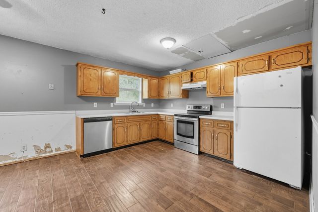 108 Oak Tree Dr, Oak Grove, KY 42262