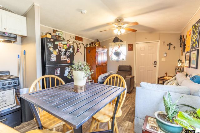 384 Holiday Village Dr, Quitman, TX 75783