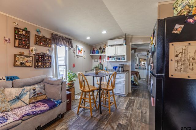 384 Holiday Village Dr, Quitman, TX 75783