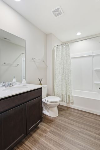 2235 Ryegrass Lane 68002, Bolingbrook, IL 60490