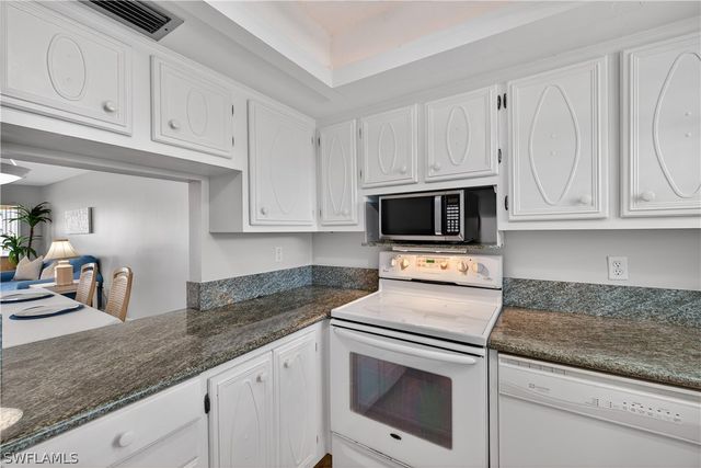 325 Charlemagne BLVD A206, Naples, FL 34112