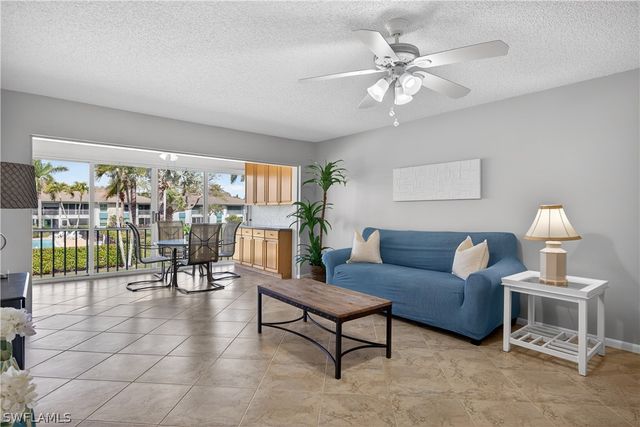 325 Charlemagne BLVD A206, Naples, FL 34112