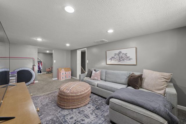 271 E Jenkins Avenue, Columbus, OH 43207