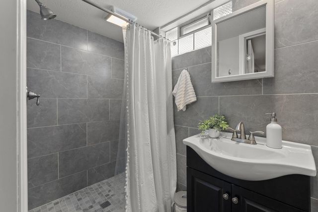 271 E Jenkins Avenue, Columbus, OH 43207