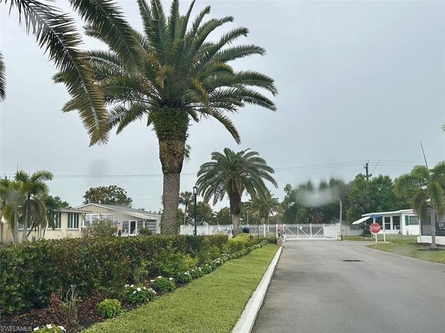 320 Domingo DR, Fort Myers, FL 33905