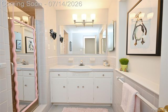 2691 Bradway Boulevard, Bloomfield Hills, MI 48301