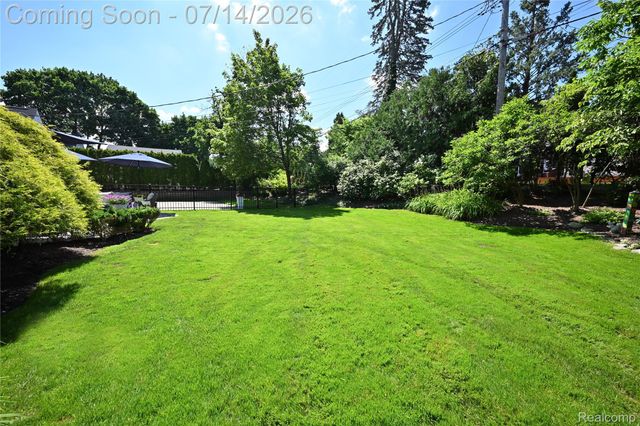 2691 Bradway Boulevard, Bloomfield Hills, MI 48301
