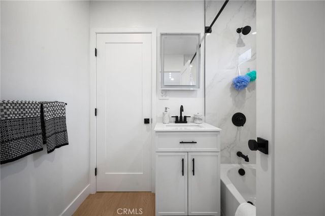 1626 S Rimpau, Los Angeles, CA 90019