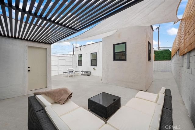 1626 S Rimpau, Los Angeles, CA 90019