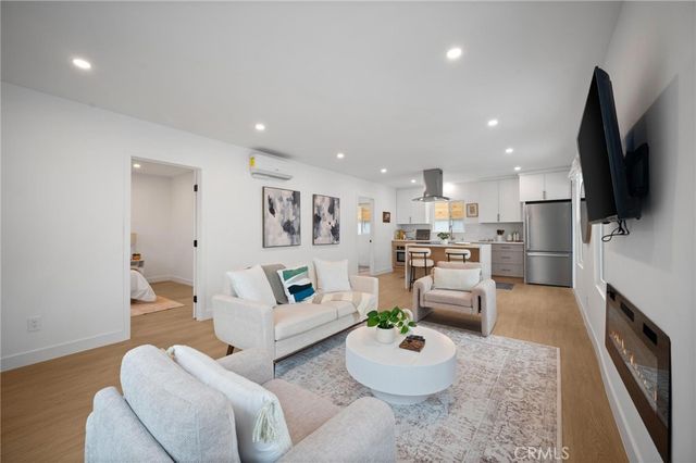 1626 S Rimpau, Los Angeles, CA 90019