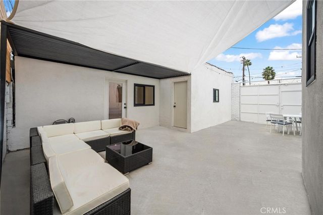 1626 S Rimpau, Los Angeles, CA 90019