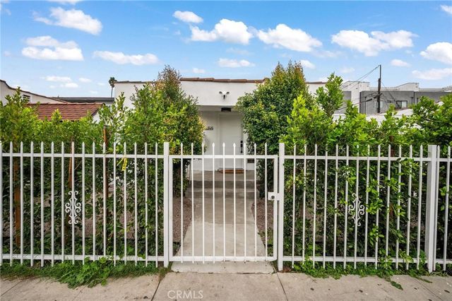 1626 S Rimpau, Los Angeles, CA 90019