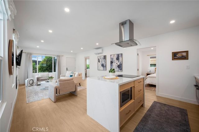 1626 S Rimpau, Los Angeles, CA 90019