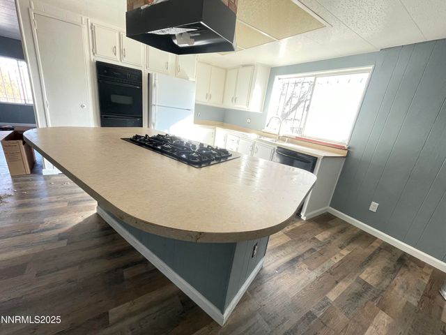 4738 W Leonesio Drive, Sun Valley, NV 89433