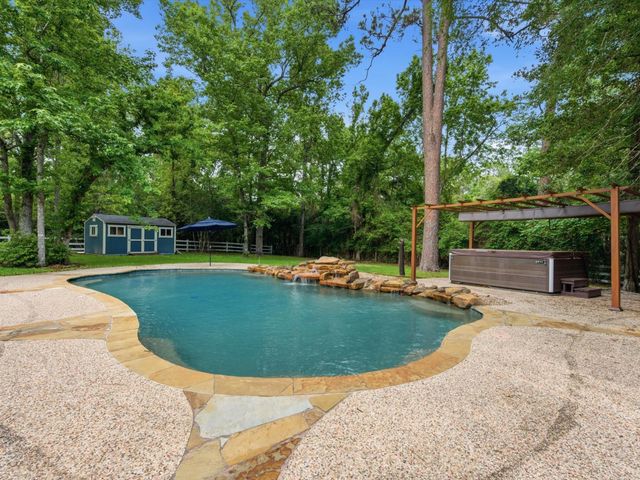 8710 Linn Lane, Magnolia, TX 77354