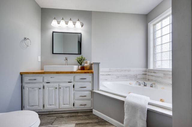 2824 Hwy 100, Linden, TN 37096