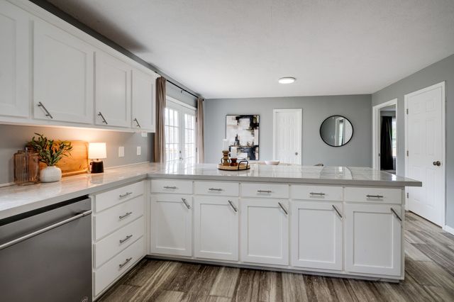 2824 Hwy 100, Linden, TN 37096