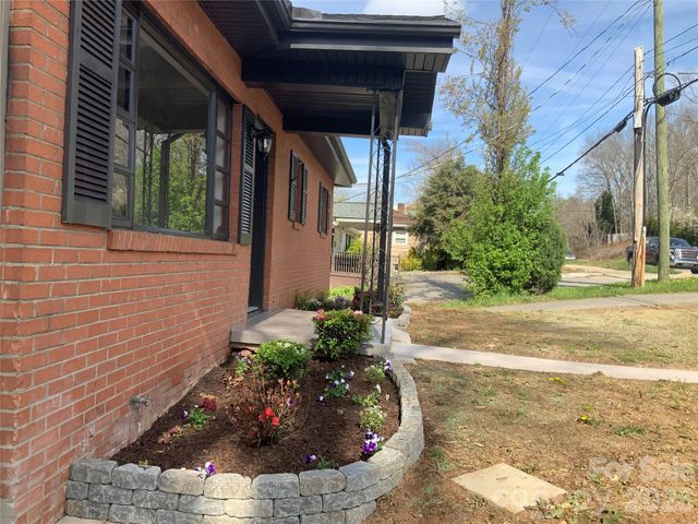 258 NEW LEICESTER Highway, Asheville, NC 28806