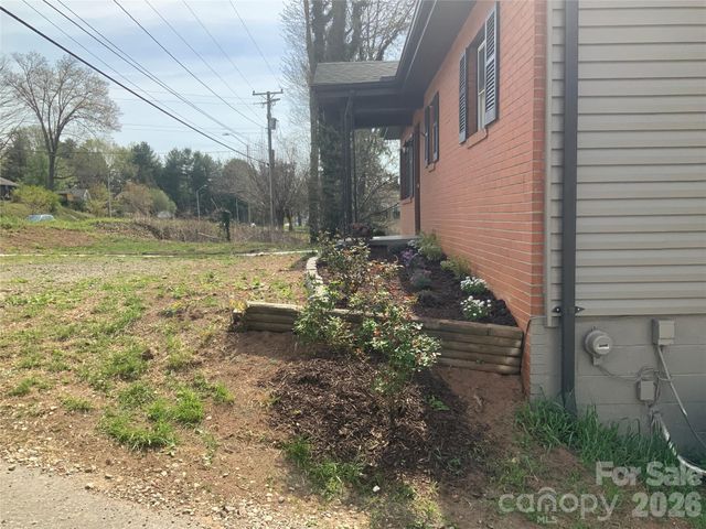 258 NEW LEICESTER Highway, Asheville, NC 28806