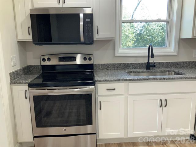 258 NEW LEICESTER Highway, Asheville, NC 28806