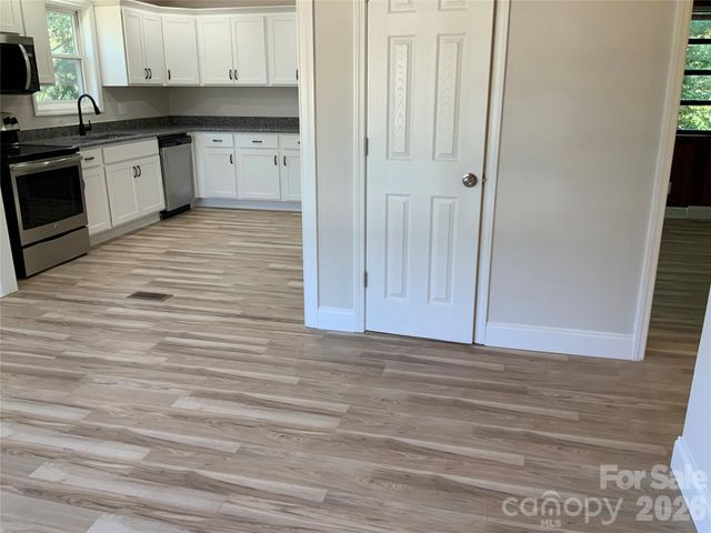 258 NEW LEICESTER Highway, Asheville, NC 28806