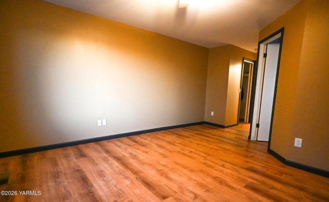 9621 Meadowbrook Rd, Yakima, WA 98903