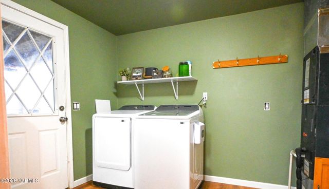 9621 Meadowbrook Rd, Yakima, WA 98903