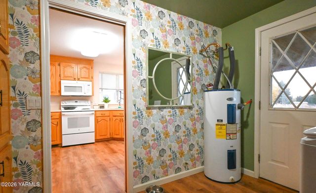 9621 Meadowbrook Rd, Yakima, WA 98903