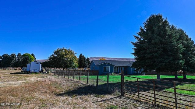 9621 Meadowbrook Rd, Yakima, WA 98903
