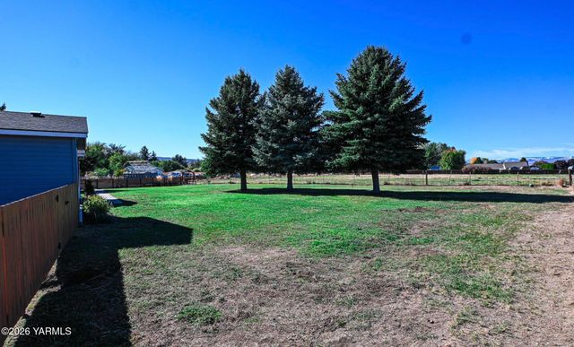 9621 Meadowbrook Rd, Yakima, WA 98903