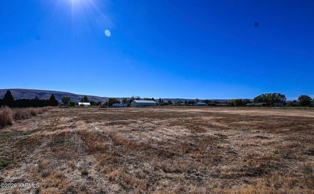 9621 Meadowbrook Rd, Yakima, WA 98903