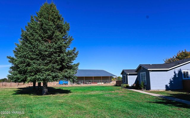 9621 Meadowbrook Rd, Yakima, WA 98903