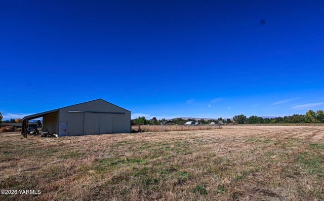 9621 Meadowbrook Rd, Yakima, WA 98903
