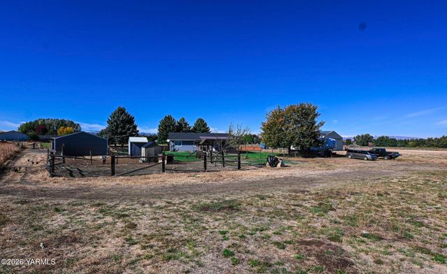 9621 Meadowbrook Rd, Yakima, WA 98903