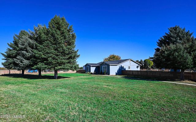 9621 Meadowbrook Rd, Yakima, WA 98903