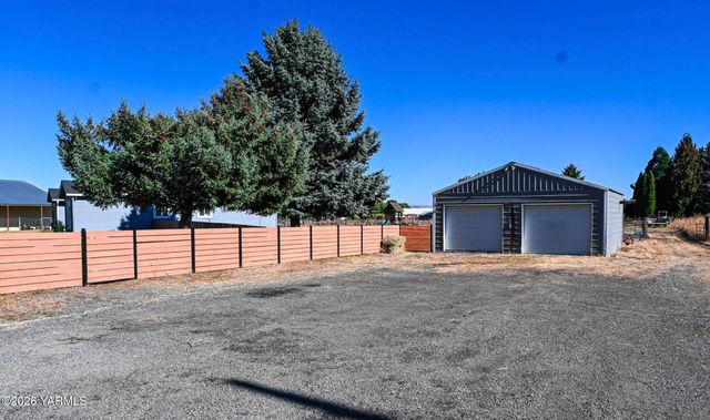 9621 Meadowbrook Rd, Yakima, WA 98903