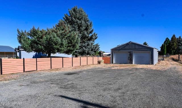 9621 Meadowbrook Rd, Yakima, WA 98903